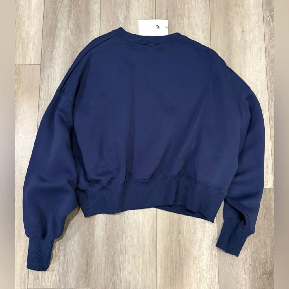 Nike Sportswear Phoenix Fleece
Women's Over-Oversized Crew-Neck Sweatshirt - Picture 5 of 5